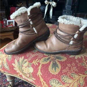 UGG Women's Tan Shearling Winter Boots